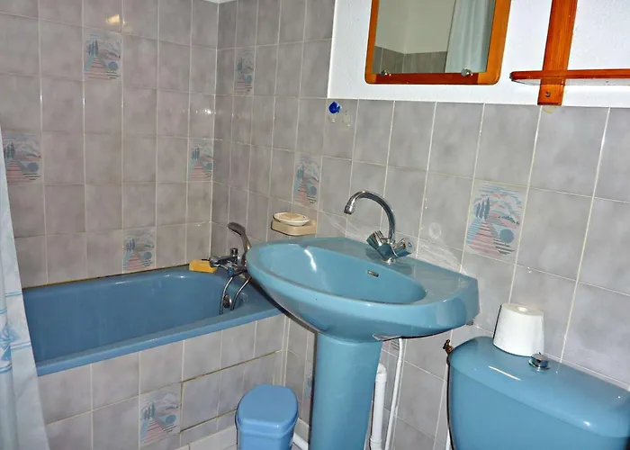 Charmante Maison Mitoyenne Avec Terrasse, 2 Pour 5 Pers, En Plein Centre De - Fr-1-387-130