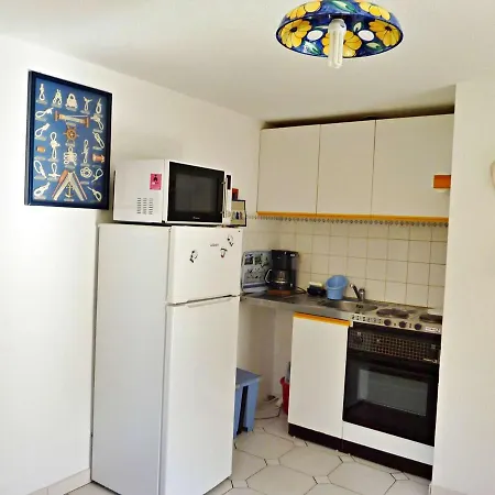 Charmante Maison Mitoyenne Avec Terrasse, 2 Pour 5 Pers, En Plein Centre De - Fr-1-387-130 *