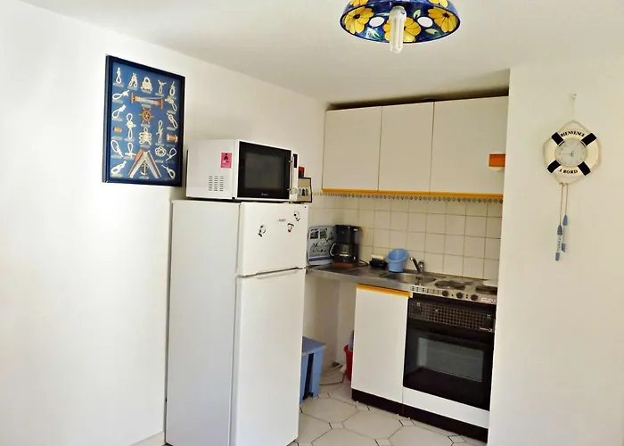 Charmante Maison Mitoyenne Avec Terrasse, 2 Pour 5 Pers, En Plein Centre De - Fr-1-387-130 *